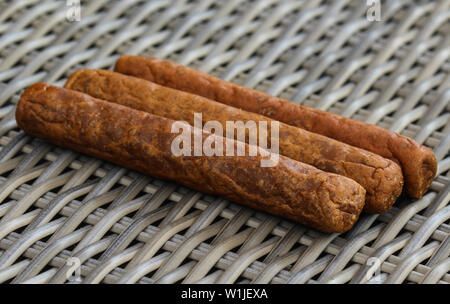 Nahaufnahme der frikandel, einem traditionellen holländischen Snack, eine Art von Hackfleisch/Faschiertem hot dog Stockfoto