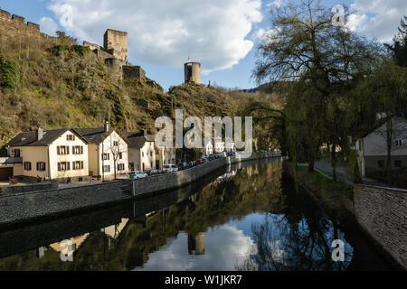 Romantische Dorf am Fluss. Sauer, Luxemburg Stockfoto