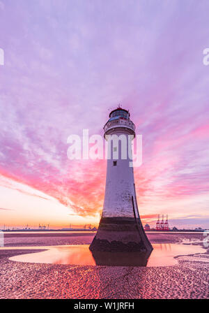 Sonnenaufgang auf Barsch ROCK LEUCHTTURM, MERSEYSIDE Stockfoto