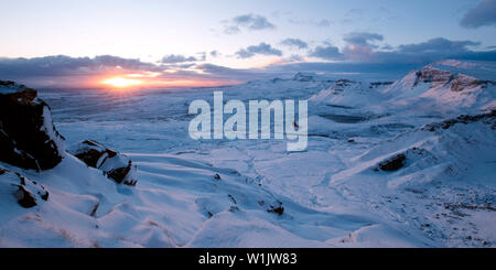 Winter Sonnenaufgang am Quiraing, Isle of Skye Stockfoto