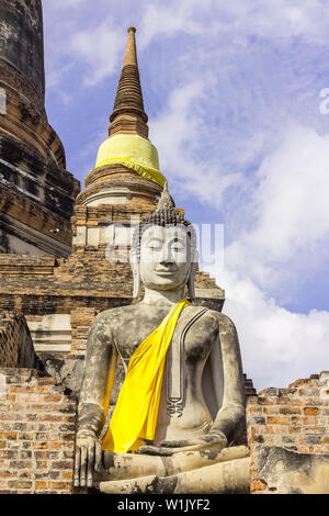 Ayutthaya (Thailand), Buddha-Statuen in einem alten Tempelruinen Stockfoto