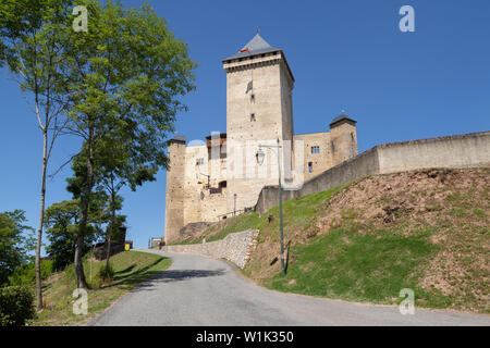 Ansicht des 14.jahrhunderts Mauvezin Schloss (Chateau de Mauvezin) in Hautes-Pyrenees, Frankreich Stockfoto