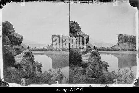 Blick über den Fluss an der Mündung des Paria Creek Colorado River Colorado River 1873 Stockfoto