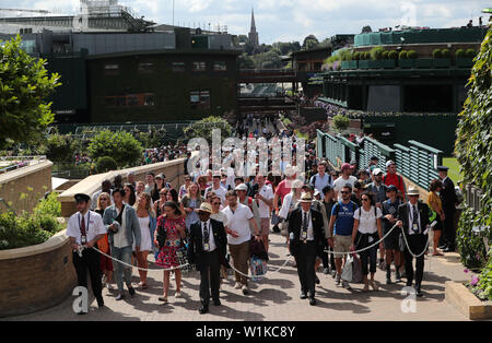 London, Großbritannien. 3. Juli 2019. Die Wimbledon Championships 2019. Die Wimbledon Championships 2019., Menschenmassen am 3. Tag der Meisterschaften, 2019 Credit: Allstar Bildarchiv/Alamy Live News Credit: Allstar Bildarchiv/Alamy Live News Credit: Allstar Bildarchiv/Alamy Live News Credit: Allstar Bildarchiv/Alamy Leben Nachrichten eingeben Stockfoto