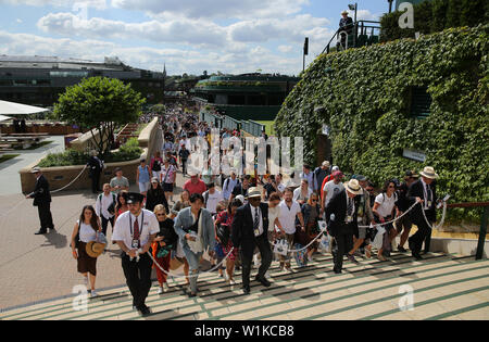 London, Großbritannien. 3. Juli 2019. Die Wimbledon Championships 2019. Die Wimbledon Championships 2019., Menschenmassen am 3. Tag der Meisterschaften, 2019 Credit: Allstar Bildarchiv/Alamy Live News Credit: Allstar Bildarchiv/Alamy Live News Credit: Allstar Bildarchiv/Alamy Live News Credit: Allstar Bildarchiv/Alamy Leben Nachrichten eingeben Stockfoto