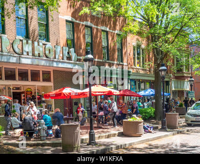 Quilters Essen im Freien auf der Kirchhoff Bäckerei am Markt Haus Quadrat während Quilt Woche 2019 Paducah Kentucky USA. Stockfoto