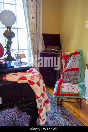 Steppdecken auf Anzeige an historischen Anderson-Smith Haus jetzt Whitehaven Welcome Center im Frühjahr Stepp-show 2019 Paducah Kentucky USA. Stockfoto