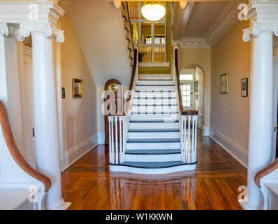 Reich verzierte hölzerne Treppe im historischen Anderson-Smith Haus nun die Whitehaven Welcome Center Center Paducah Kentucky USA. Stockfoto