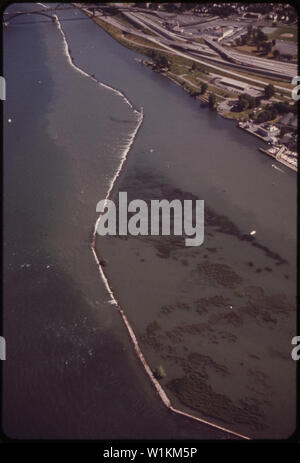 Wasserstraße am Büffel der nördliche Küstenstrich auf dem Niagara River. Teil DER GRENZE ZWISCHEN DEN VEREINIGTEN STAATEN UND KANADA, der Fluss verbindet Lake Erie und Lake Ontario Stockfoto