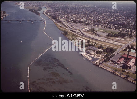 Wasserstraße am Büffel der nördliche Küstenstrich auf dem Niagara River. Teil DER GRENZE ZWISCHEN DEN VEREINIGTEN STAATEN UND KANADA, der Fluss verbindet Lake Erie und Lake Ontario Stockfoto