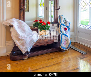 Steppdecken auf Anzeige an historischen Anderson-Smith Haus jetzt Whitehaven Welcome Center im Frühjahr Stepp-show 2019 Paducah Kentucky USA. Stockfoto