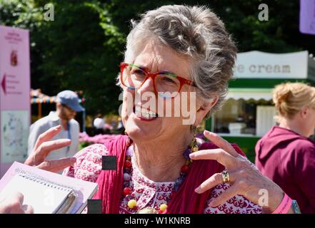 Prue Leith. RHS Hampton Court Palace Gartenarbeit Festival, Hampton Court, East Molesey, Surrey. Großbritannien Stockfoto