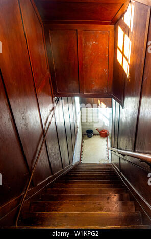 Holztreppe Untergeschoss von historischen Anderson-Smith Haus nun die Whitehaven Welcome Center Center Paducah Kentucky USA. Stockfoto