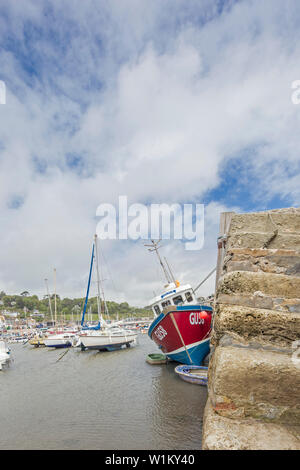 Boote im Hafen von Lyme Regis, Devon, England, Großbritannien Stockfoto