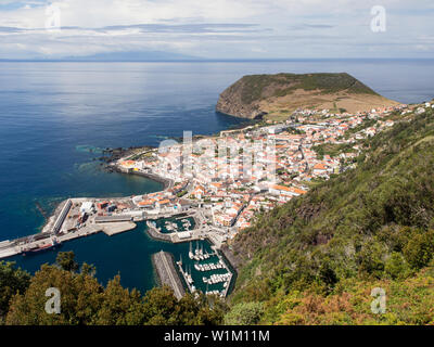 Anzeigen von Velas, Stadt auf Sao Jorge Island, Azoren Stockfoto