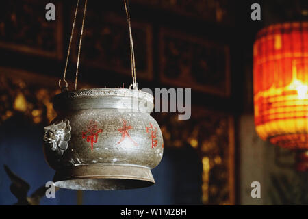 Nahaufnahme einer chinesischen Laterne in die Laterne in der Khoo Kongsi Tempel in Penang, Malaysia Stockfoto