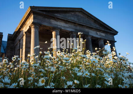 Die Stadt Sternwarte, ein griechischer Tempel gestalteten Gebäude, das von William Henry Playfair 1818 entworfen, auf Calton Hill, Edinburgh, Schottland. Stockfoto