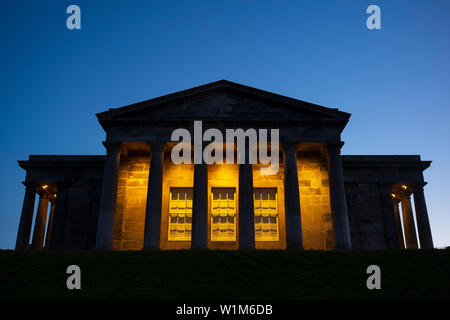 Die Stadt Sternwarte, ein griechischer Tempel gestalteten Gebäude, das von William Henry Playfair 1818 entworfen, auf Calton Hill, Edinburgh, Schottland. Stockfoto