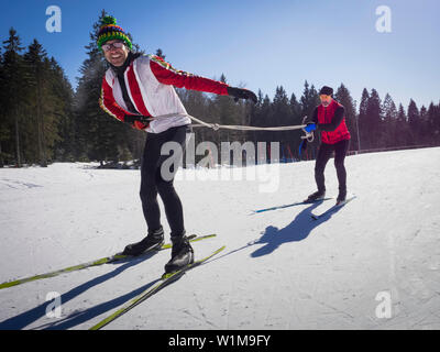 Männer lernen Langlauf Kurs, Schwarzwälder, Baden-Württemberg, Deutschland Stockfoto