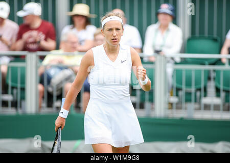 London, Großbritannien. 3. Juli 2019. Victoria Azarenka aus Weißrussland während der Frauen singles Match in der zweiten Runde Wimbledon Lawn Tennis Championships gegen Ajla Tomljanovic von Australien an der All England Lawn Tennis und Croquet Club in London, England am 3. Juli 2019. Quelle: LBA/Alamy leben Nachrichten Stockfoto