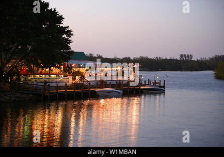 Joe's Crab Shack Restaurant auf einem Pier in Naples, Florida, USA Stockfoto