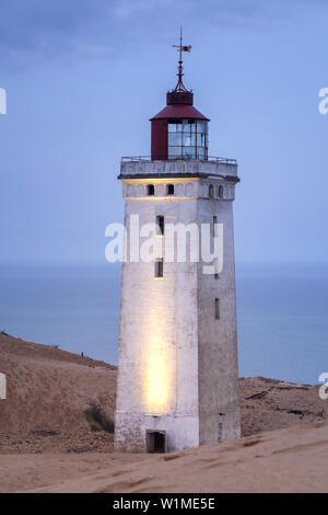 Leuchtturm Rubjerg Knude in den Dünen von Rubjerg Knude zwischen Lønstrup und Løkke, Nordjütland, Jütland, Cimbrian Halbinsel, Skandinavien, Dänemark Stockfoto