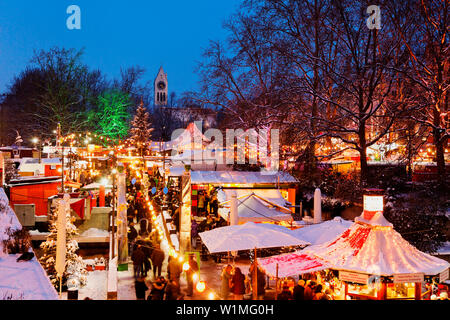 Weihnachtsmarkt, Muenchner Freiheit, Schwabing, München, Upper Bavaria, Bavaria, Germany Stockfoto