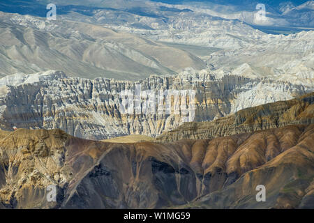 Formen und Farben typisch für das Hochtal, hohen Wüste von Mustang, Nepal, Himalaya, Asien Stockfoto