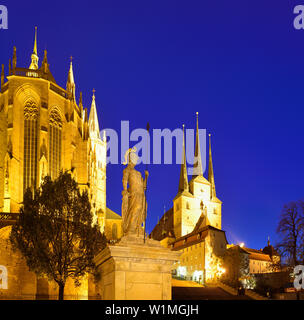 Beleuchtete Erfurter Dom und St. Severus Kirche, Erfurt, Thüringen, Deutschland Stockfoto