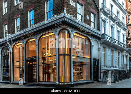 Ein givenchy Store bei 165 New Bond Street, Mayfair, London W1S 4AR, England, UK. Stockfoto