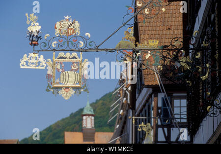 Zeichen für ein Restaurant, Bad Urach, Baden-Württemberg, Deutschland Stockfoto