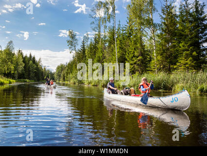 Zwei Kanus auf See Vaermeln, Vaermland, Schweden Stockfoto