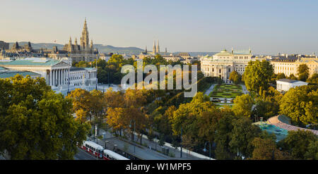 Das Parlament, Rathaus, Burgtheater, Volksgarten, Doktor Karl-Renner-Ring, Ringstrasse, im 1. Bezirk, Wien, Österreich Stockfoto