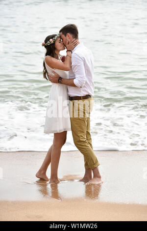 Hochzeit paar am Strand von Vale Lobo, Algarve, Portugal Stockfoto