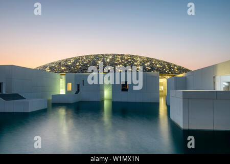 Louvre Abu Dhabi Kunst und Kultur Museum auf Saadiyat Island, Abu Dhabi. Vereinigte Arabische Emirate Stockfoto