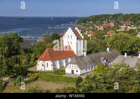 Kirche Vindeby auf Tasinge südlich der Insel Fünen von der Svendborg Sund, Dänische Südseeinseln, Süddänemark, Dänemark, Skandinavien, Norden Stockfoto