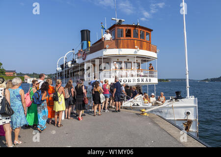 Steamboat Norrskaer am Fährhafen in Vaxholm, Stockholm Archipelago, Uppland, Stockholms Land, Süd Schweden, Schweden, Skandinavien, Nordeuropa Stockfoto