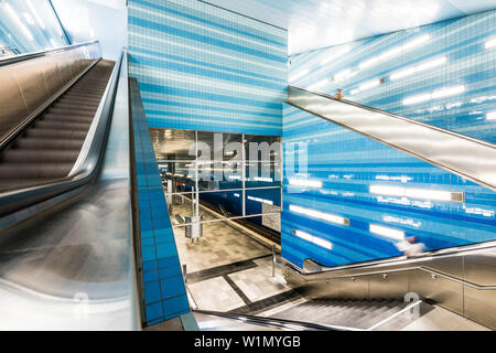 Die U-Bahnstation ueberseequartier der neuen U-Bahnlinie U4 in der Hafencity, Hamburg, Deutschland Stockfoto