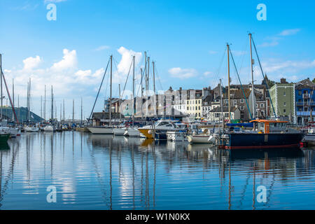 Sutton Harbour, ehemals Sutton Pool bekannt ist, ist der ursprüngliche Hafen der Stadt Plymouth, das historische Barbican Bezirk in Devon, England. UK. Stockfoto