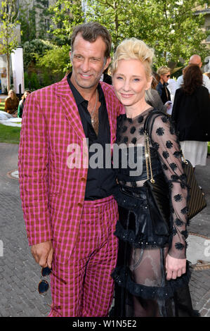 Thomas Jane und Anne Heche im Klambt Stil Cocktail während der Fashion Week Berlin Frühjahr/Sommer 2020 im La Soupe Populaire Kantine am 2. Juli 2019 in Berlin, Deutschland. Stockfoto