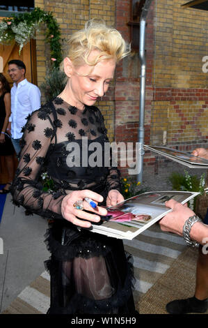 Anne Heche im Klambt Stil Cocktail während der Fashion Week Berlin Frühjahr/Sommer 2020 im La Soupe Populaire Kantine am 2. Juli 2019 in Berlin, Deutschland. Stockfoto