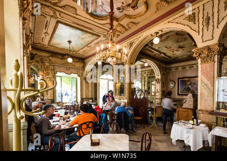 Das prächtige Interieur des Cafe Royalty, Cadiz, Costa de la Luz, Spanien Stockfoto