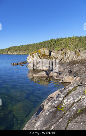 Felsigen Ufer des Sees Vättern in der Nähe von Karlsborg, February, Götaland, Süd Schweden, Schweden, Skandinavien, Nordeuropa, Europa Stockfoto