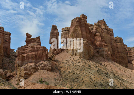 Sandsteinformationen an Sharyn Canyon, Tal der Burgen, Sharyn Nationalpark, Almaty, Kasachstan, Zentralasien, Asien Stockfoto