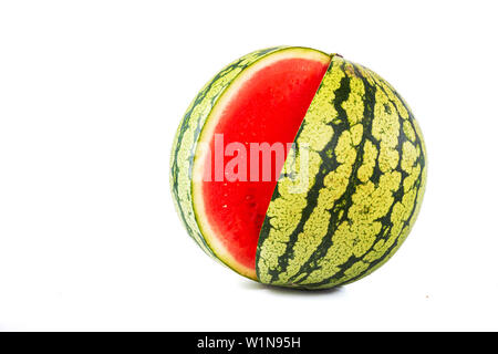 Wassermelone auf einem weißen Hintergrund. Wassermelone isoliert aus dem Hintergrund. Quelle der Vitamine. Perfekt in der Diät. Stockfoto