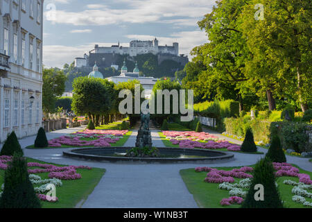 Festung Hohensalzburg von Schloss Mirabell, Salzburg, Österreich Stockfoto