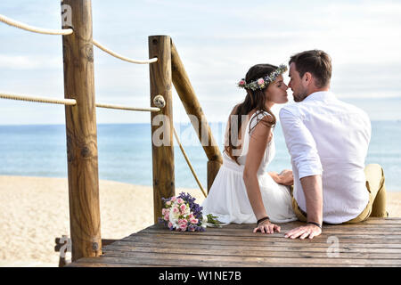 Hochzeit paar am Strand von Vale Lobo, Algarve, Portugal Stockfoto