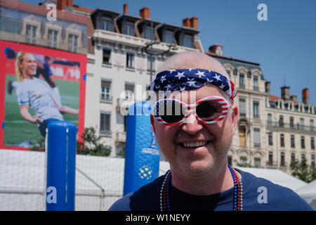 Amerikanischen Anhänger auf der Fan Zone auf den Place Bellecour in Lyon Stockfoto