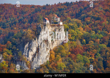 Blick vom Knopfmacherfelsen in Bronnen Schloss, das Tal der Donau, Schwäbische Alb, Baden-Württemberg, Deutschland, Europa Stockfoto