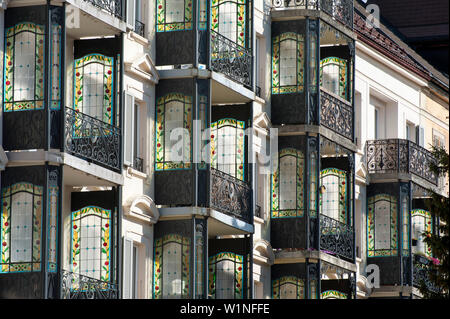 Jugendstil Balkone, La Chaux-de-Fonds, ein UNESCO-Weltkulturerbe, La Chaux-de-Fonds / Le Locle, Uhrenindustrie Stadtplanung, Kanton Neuenburg, S Stockfoto